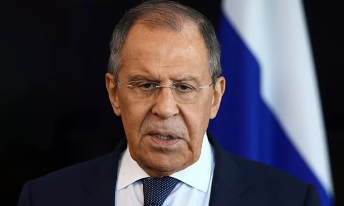 Ngoại trưởng Nga Sergei Lavrov phát biểu tại thủ đô Phnom Penh, Campuchia, ngày 13/11. Ảnh: AP.