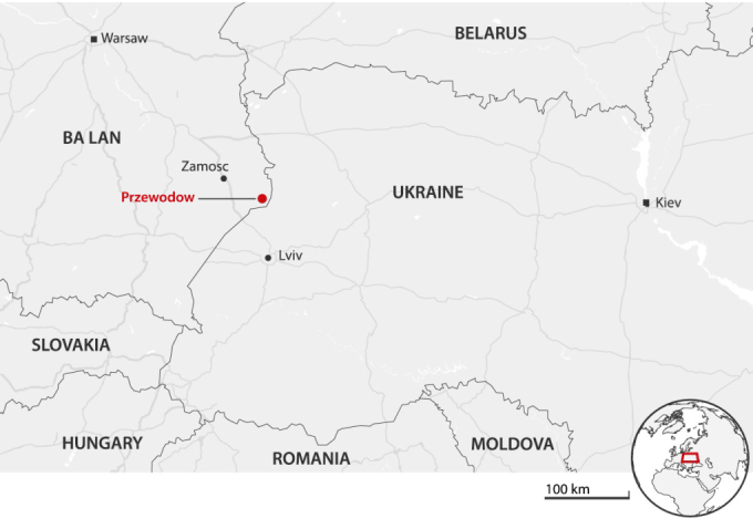 Vị trí tên lửa rơi xuống ngôi làng biên giới Przewodow của Ba Lan. Đồ họa: Guardian.
