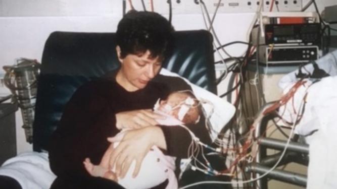 Kathleen Folbigg with daughter Laura. Supplied