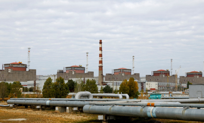 Bên ngoài nhà máy Zaporizhzhia, miền nam Ukraine, hồi tháng 10. Ảnh: Reuters.