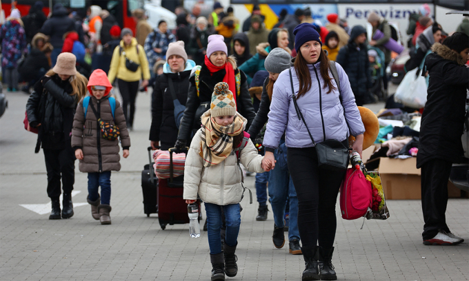 Người tị nạn Ukraine tại một điểm trung chuyển ở Przemysl, Ba Lan ngày 8/3. Ảnh: Reuters.