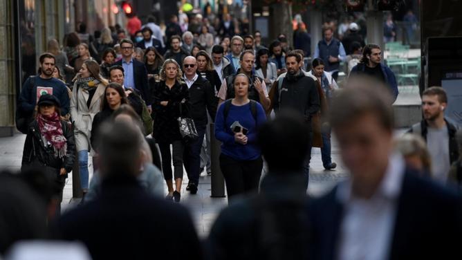 Employers have been struggling to source workers in an ultra-competitive labour market. (Bianca De Marchi/AAP PHOTOS)