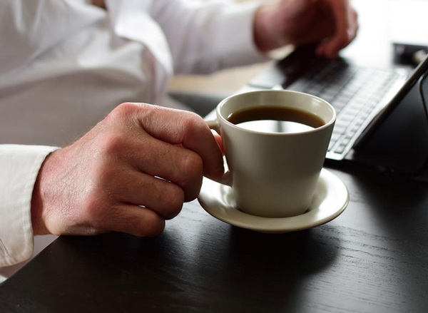5 thói quen uống cà phê được yêu thích khiến bạn chưa già đã nhăn nheo, trí nhớ kém - 1