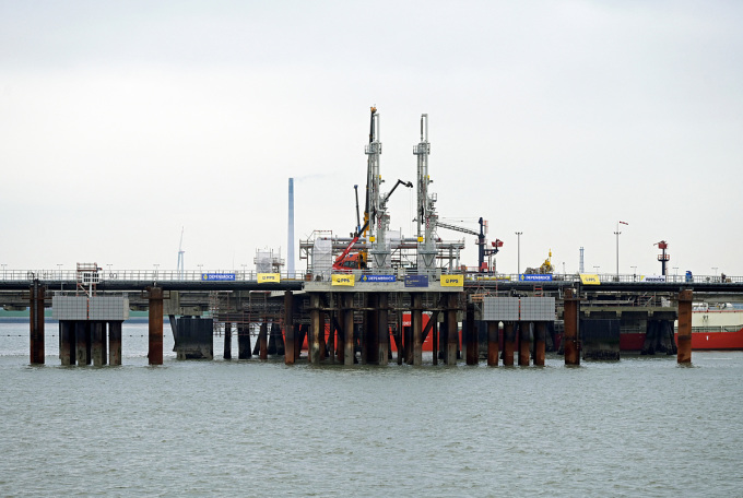 Cảng LNG nổi ở thành phố Wilhelmshaven, Đức, ngày 15/11. Ảnh: Reuters.