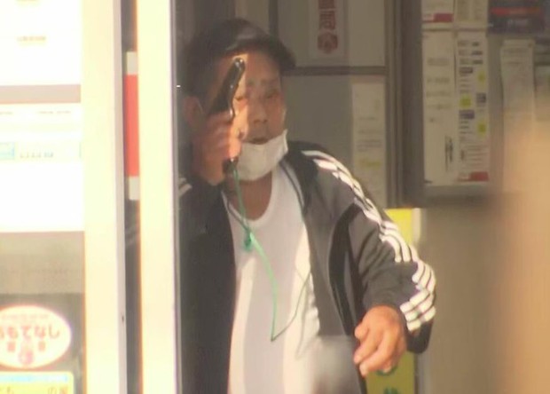 Vụ bắt con tin Nhật Bản: Nghi phạm là ông già 86 tuổi mất 2 ngón tay - Ảnh 2.