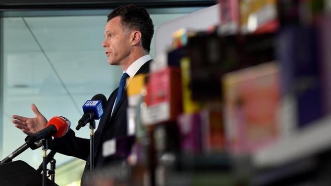 Chris Minns says evidence suggests vaping is a pathway to increased smoking rates. (Bianca De Marchi/AAP PHOTOS)