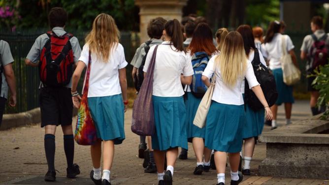 A teachers strike threatens to disrupt year 12 students' final exams in South Australia. (Dan Peled/AAP PHOTOS)