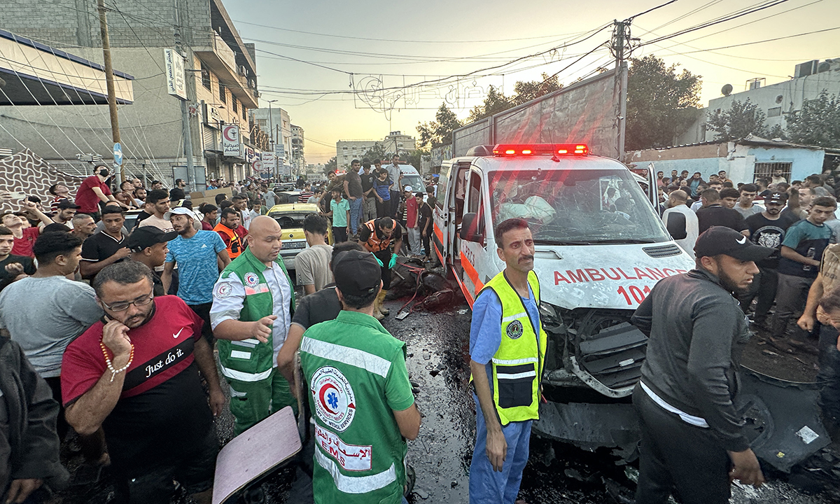 Hiện trường vụ Israel tấn công xe cứu thương ở Gaza City ngày 3/11. Ảnh: AFP