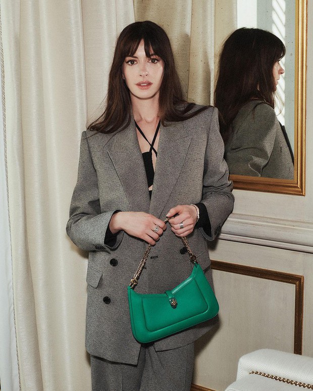10 cách mặc áo blazer sang trọng và quý phái của Anne Hathaway - Ảnh 9.
