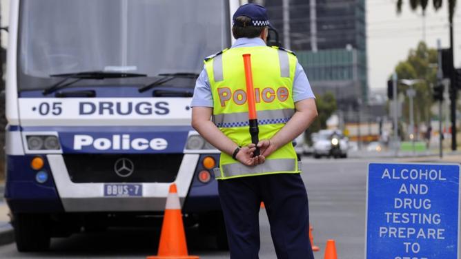 Victoria Police will take a zero tolerance approach to drink and drug-driving over the long weekend. (Julian Smith/AAP PHOTOS)