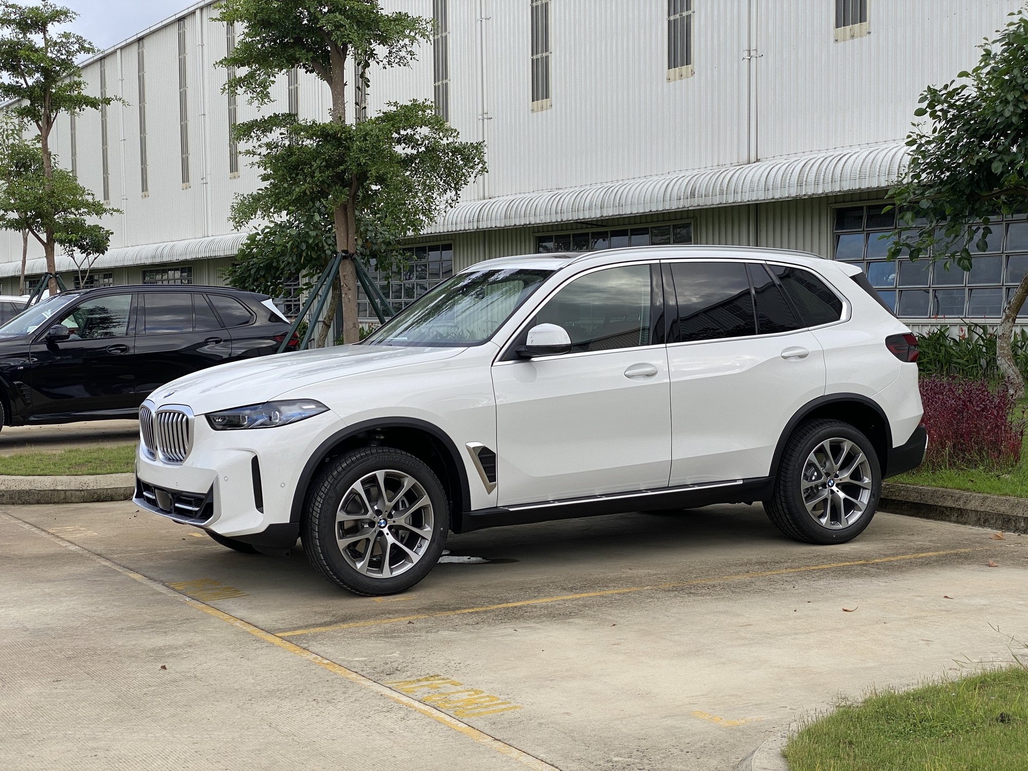 Chọn BMW X5 M Sport 2024 hay thêm 250 triệu lấy bản xLine đắt nhất, bảng so sánh này sẽ giúp bạn dễ lựa chọn- Ảnh 2.