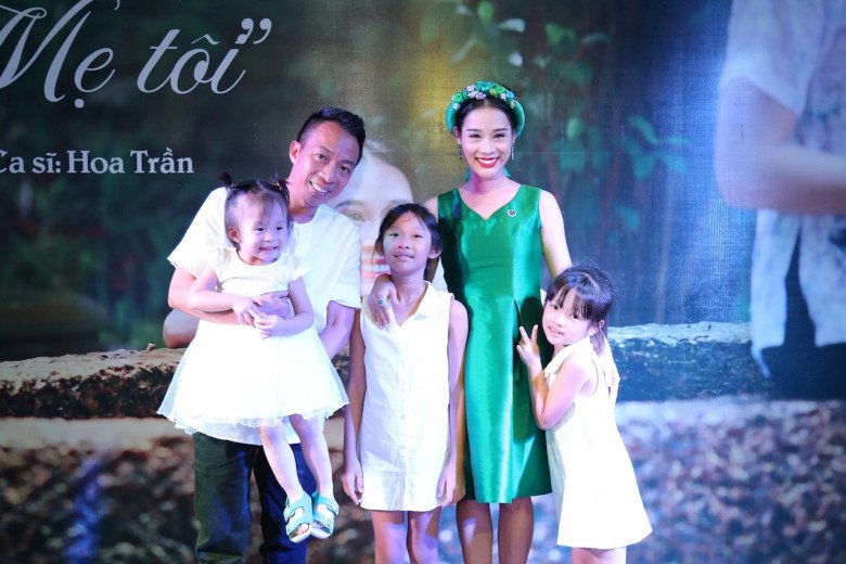 Ca sĩ Việt Hoàn ly hôn vợ trẻ kém 18 tuổi sau khi có 3 con chung, sống một mình tại nhà vườn 12.000 m2 - 6