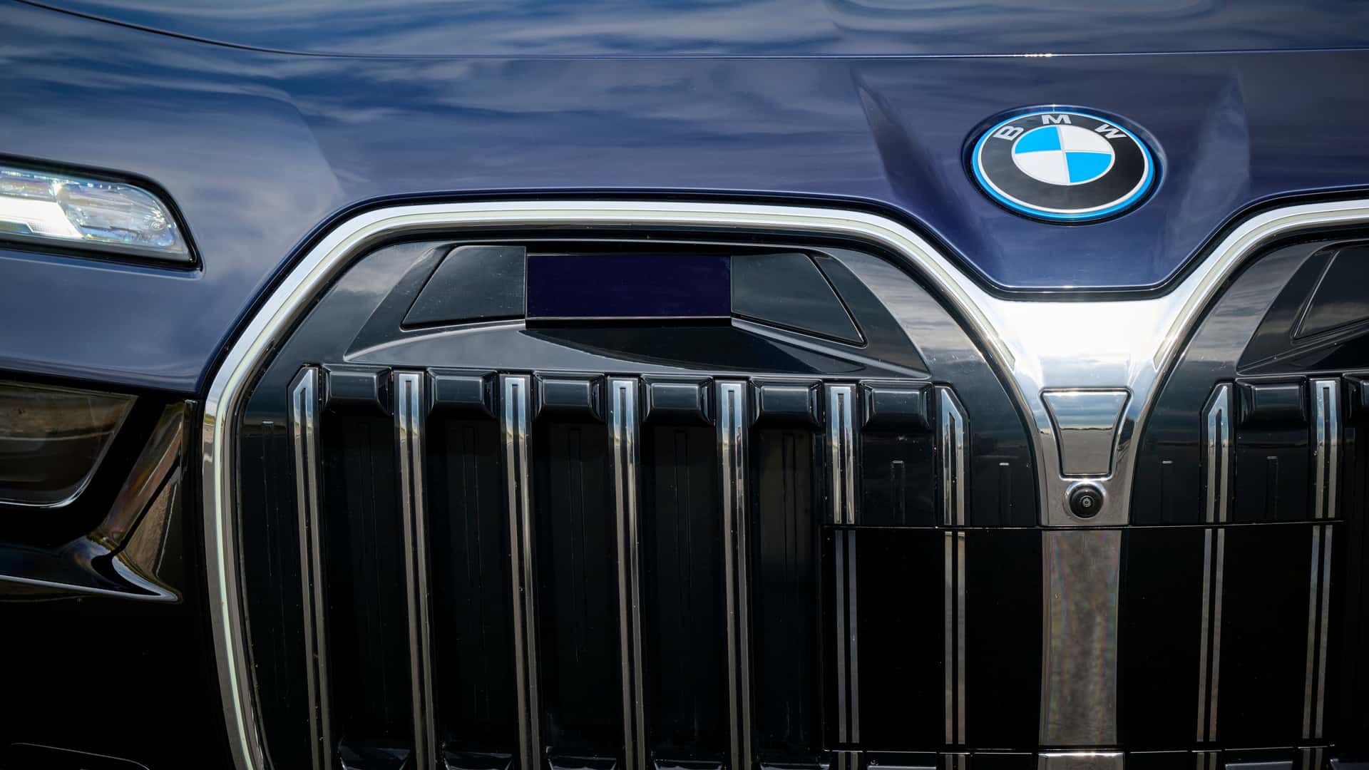 BMW một lần nữa làm lưới tản nhiệt gây tranh cãi hơn: Đã to còn rối rắm, va chạm sẽ tốn rất nhiều tiền sửa- Ảnh 2.