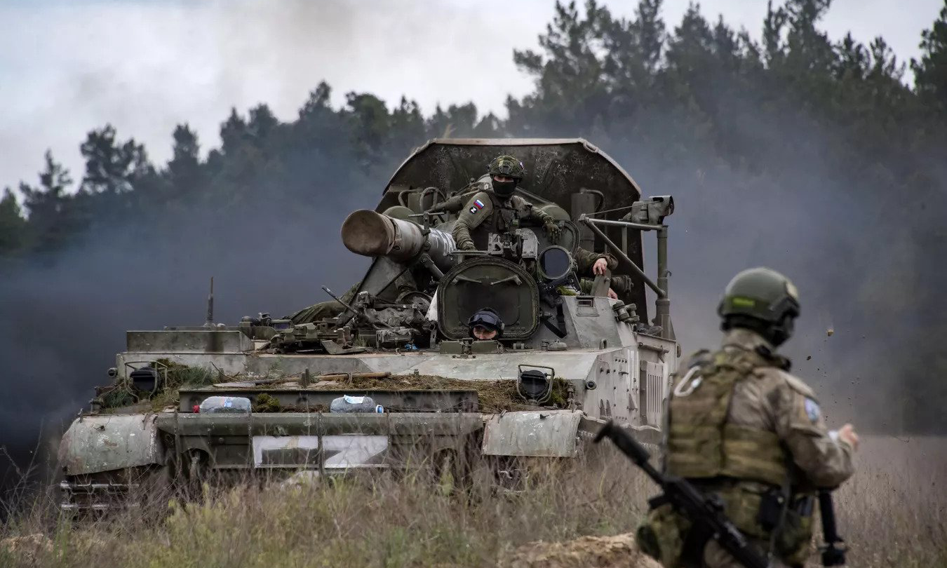 Xe tăng Nga tác chiến tại tỉnh Kherson trong bức ảnh công bố ngày 8/11. Ảnh: RIA Novosti