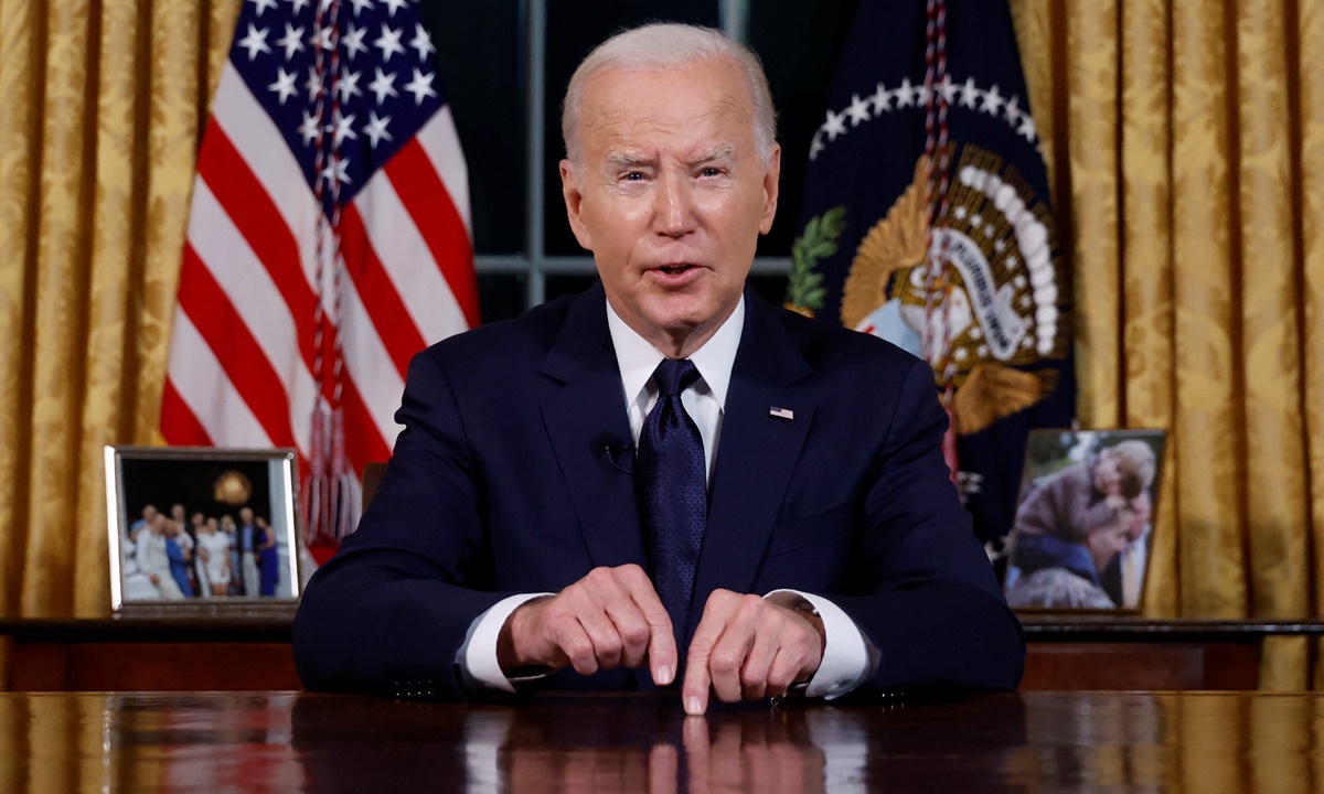 Tổng thống Mỹ Joe Biden tại Phòng Bầu dục, Nhà Trắng, hôm 19/10. Ảnh: Reuters