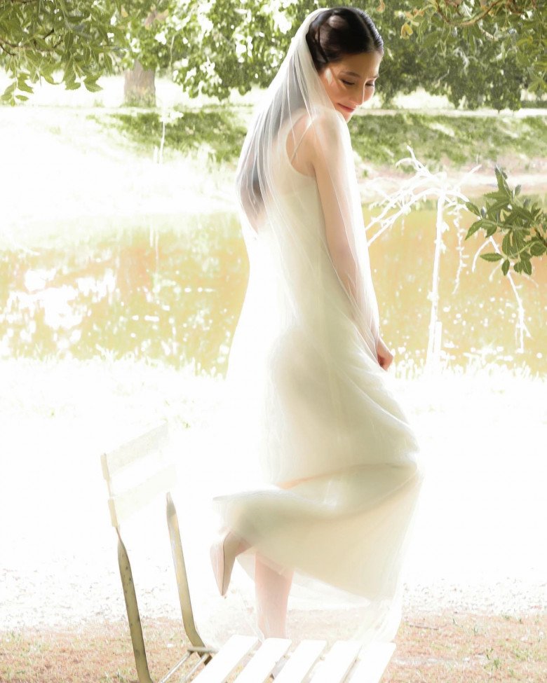 Diễm My 9X tung ảnh cưới, dân tình phát hiện chiếc váy cưới đơn giản bậc nhất showbiz Việt đây rồi! - 5