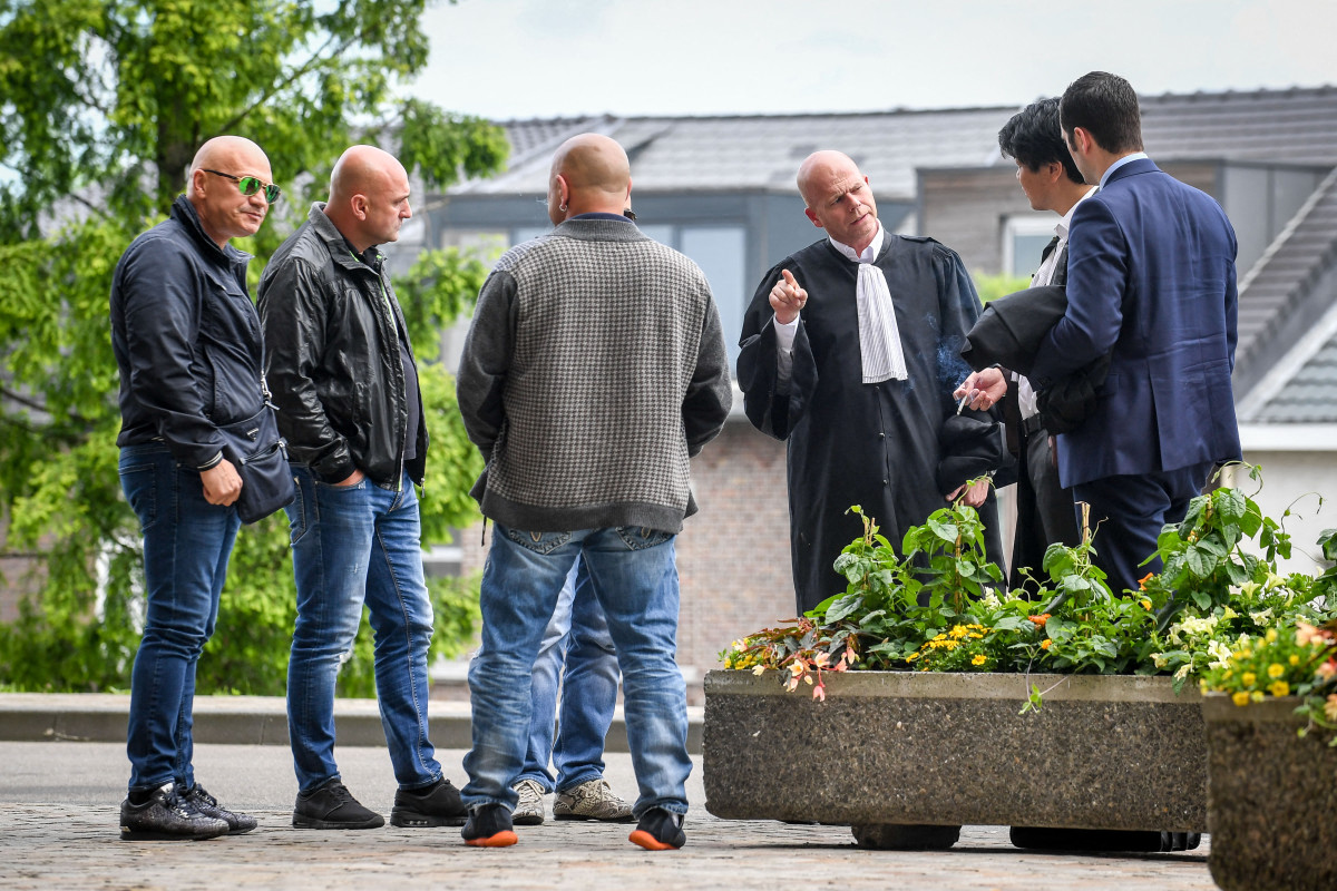Các thành viên Ndrangheta nói chuyện cùng luật sư tại Bỉ, tháng 6/2016. Ảnh: AFP