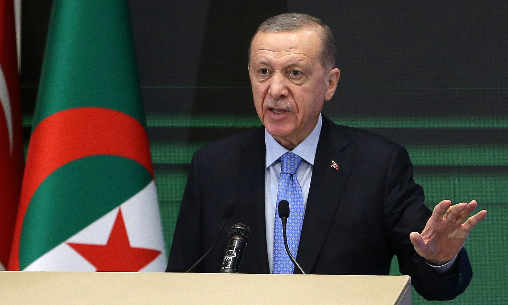 Tổng thống Thổ Nhĩ Kỳ Tayyip Erdogan phát biểu tại Algiers, Algeria ngày 21/11. Ảnh: AFP
