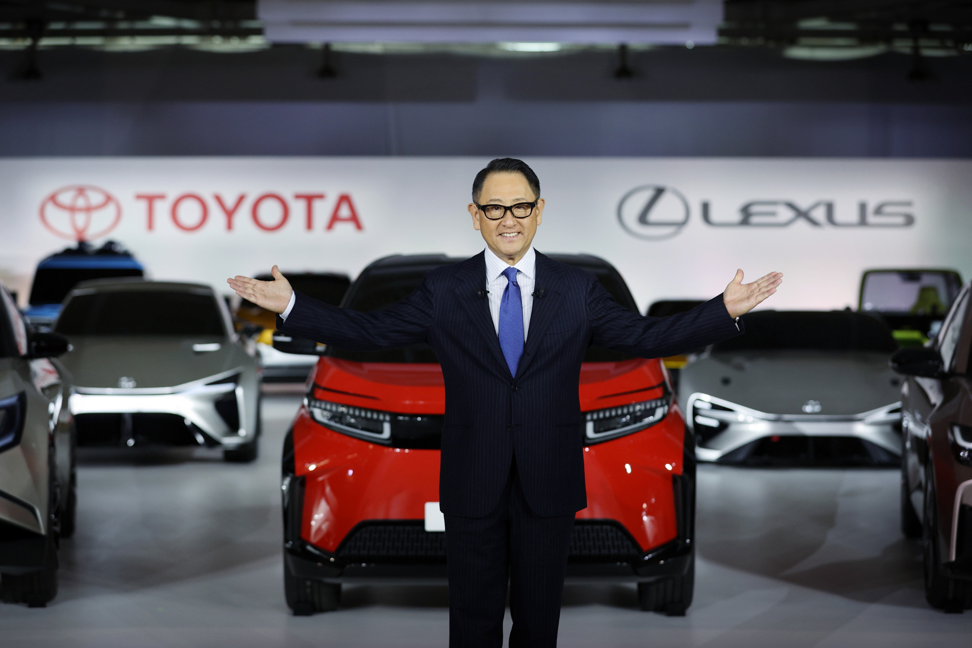 Ông Akio Toyoda tại một sự kiện về xe điện vào tháng 12/2021. Ảnh: Toyota