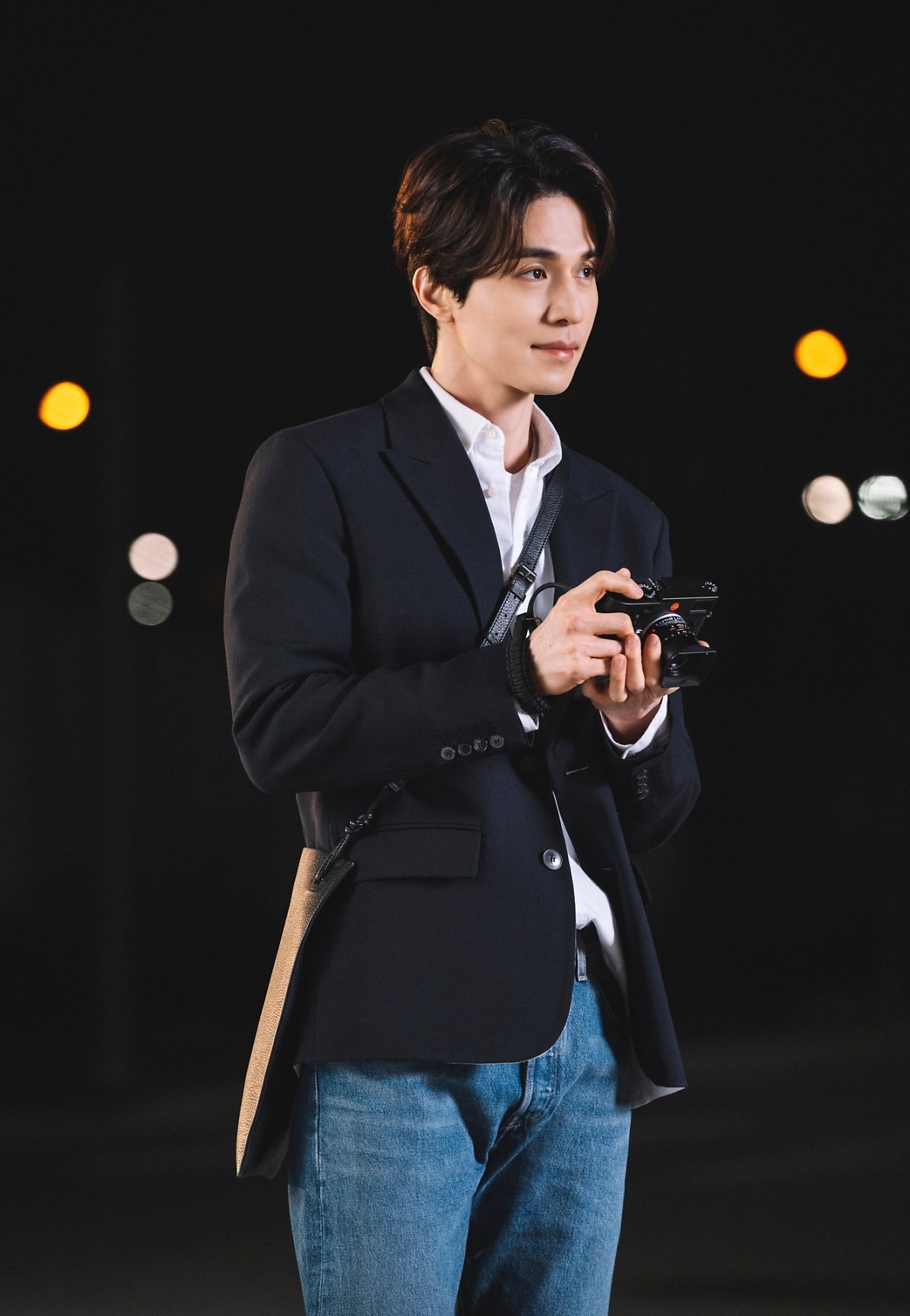 Tạo hình của Lee Dong Wook trong phim Single in Seoul . Ảnh: Kingkong by Starship