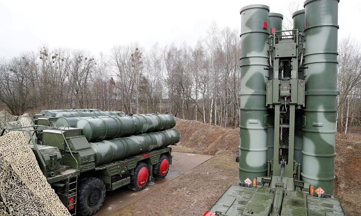 Tổ hợp phòng không S-400 gần Kaliningrad ngày 11/3/2019. Ảnh: Reuters