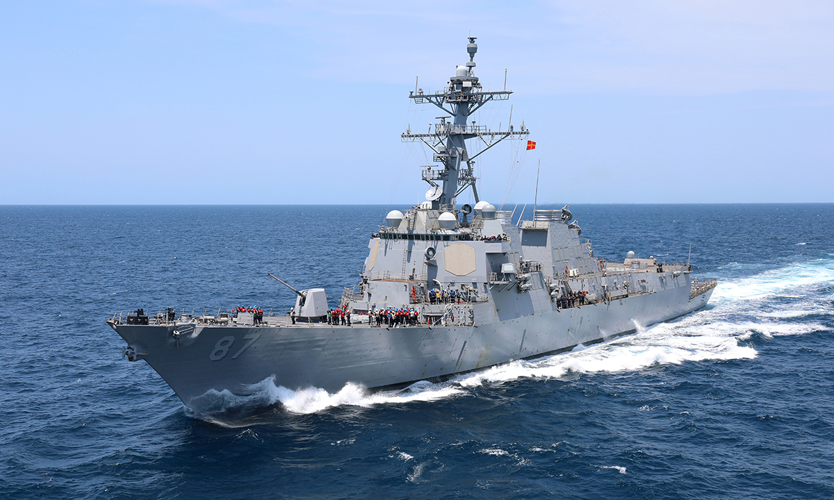 Khu trục hạm USS Mason nhận tiếp tế trên Đại Tây Dương tháng 7/2021. Ảnh: US Navy