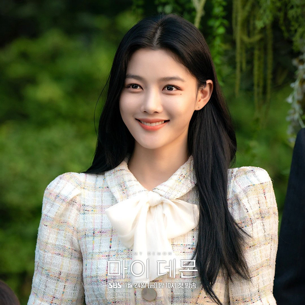 Kim Yoo Jung chính là mỹ nhân mặc đẹp nhất phim Hàn hiện tại, đúng chất tiểu thư sang chảnh mọi khung hình - Ảnh 4.