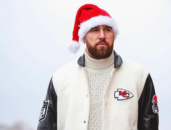 Travis Kelce trong dịp Giáng sinh 2023. Ảnh: Instagram kelcezone