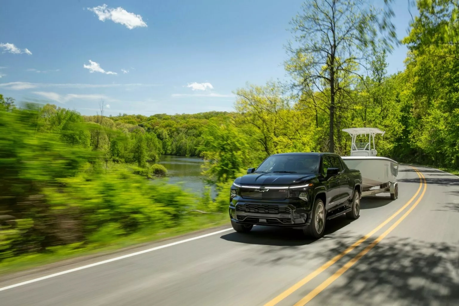 Chevrolet Silverado thêm tính năng 'ăn đứt' Ford F-150: Di chuyển theo đường chéo, những bãi đỗ chật hẹp vốn là 'ác mộng' giờ là 'game dễ'- Ảnh 3.