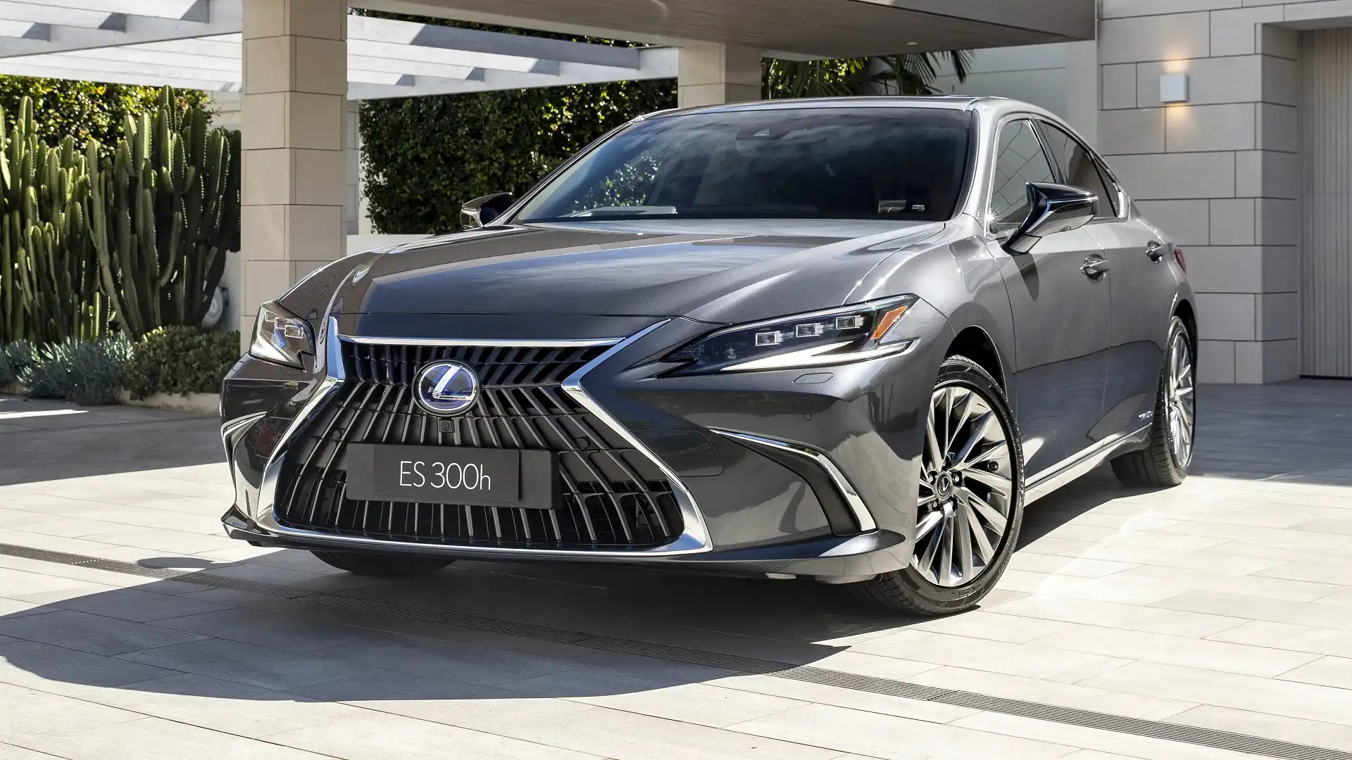 Lexus ES 2025 lộ diện ngoài đời thực: Thiết kế tinh chỉnh, dễ có màn mới, nhưng một số điểm sẽ khiến nhiều người thất vọng- Ảnh 7.