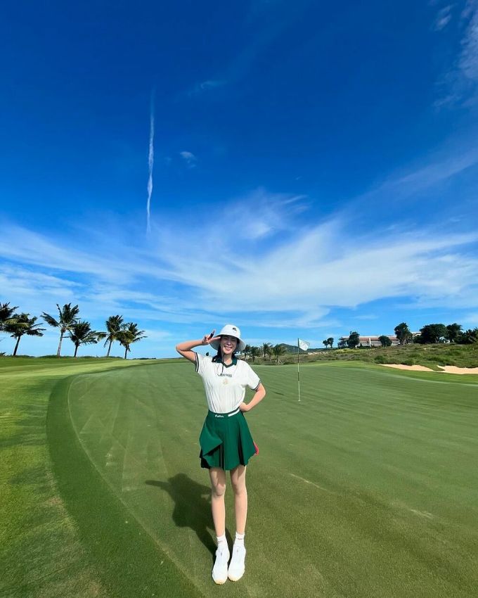 Diễn viên Lim Ji Yeon check in tại một sân golf ở Nha Trang. Ảnh: Instagram Lim Ji Yeon