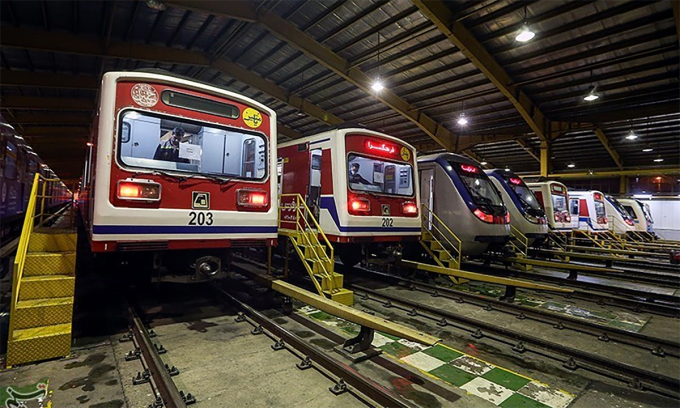 Các đoàn tàu trong ga depot thuộc mạng lưới tàu điện ngầm ở thủ đô Tehran, Iran tháng 3/2020. Ảnh: Tasnim