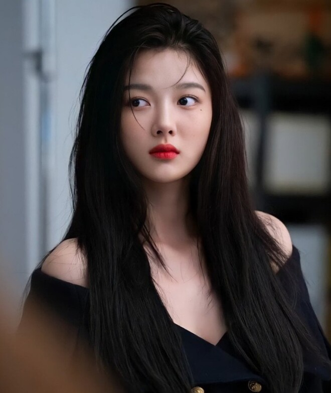 Kim Yoo Jung đứng thứ 9 trong Top 10 nữ diễn viên giàu nhất Hàn Quốc.