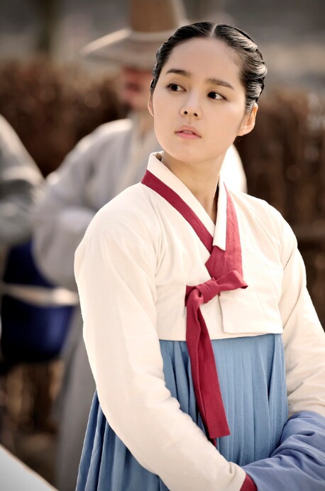 Han Ga In xinh đẹp trong phim Mặt Trăng Ôm Mặt Trời.