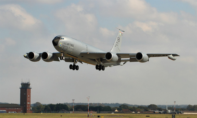 Máy bay tiếp liệu KC-135 của không quân Mỹ tại căn cứ Mildenhall tháng 11/2014. Ảnh: Flickr/Airwolfhound