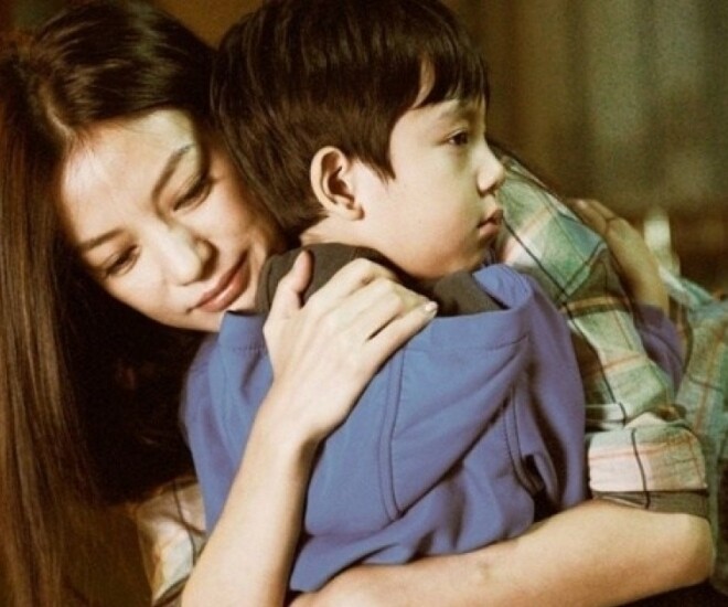 Sau ly hôn, vợ cũ nuôi con trai. (Ảnh minh họa)