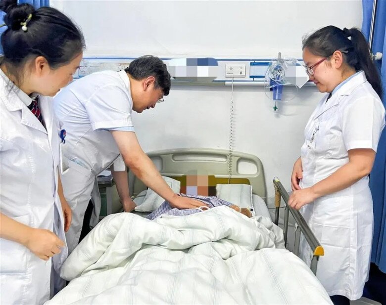 Sản phụ cấp cứu trong tình trạng mất máu nghiêm trọng - Ảnh minh hoạ.