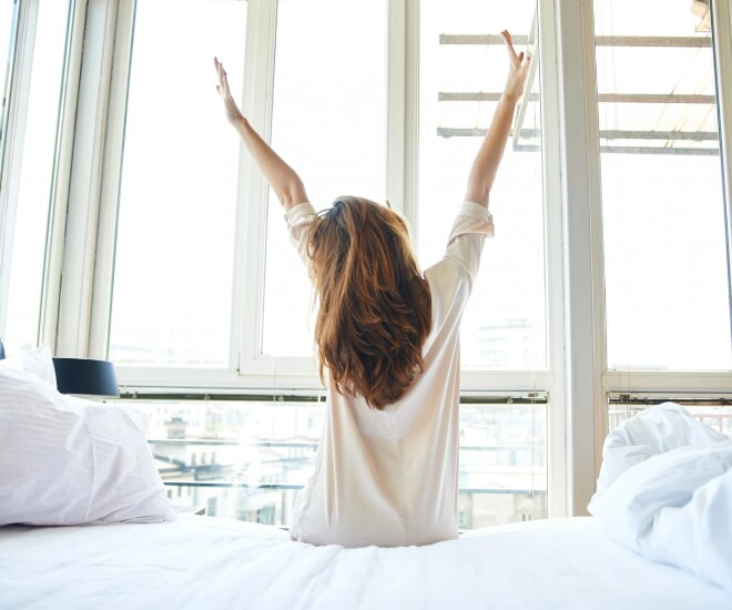 Sau khi thức dậy, việc giãn cơ, khởi động nhẹ nhàng ngay trên giường rất quan trọng (ảnh minh hoạ)