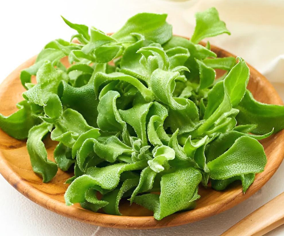 Rau kim cương không bị đắng, nhiều nước và có vị mặn tự nhiên. Rau này rất được ưa chuộng trong các món salad kiểu Âu, cuốn thịt nướng hoặc dùng kèm sashimi.