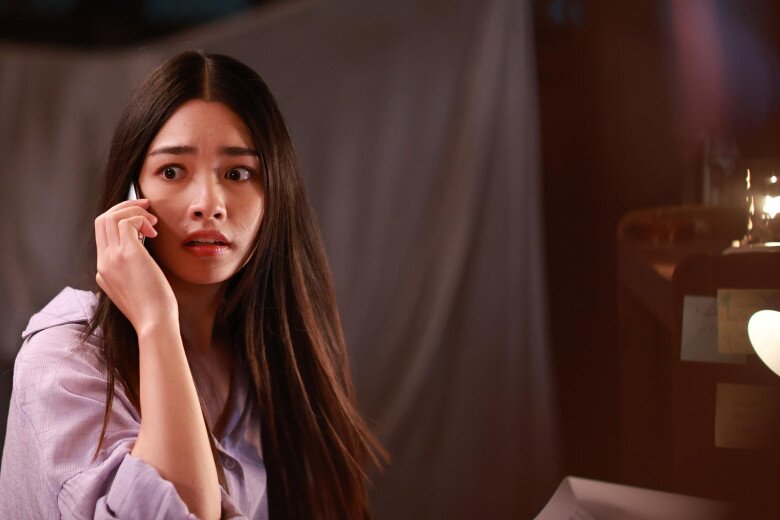 Tôi vừa rút tiền xong thì chồng gọi đến. (Ảnh minh họa)