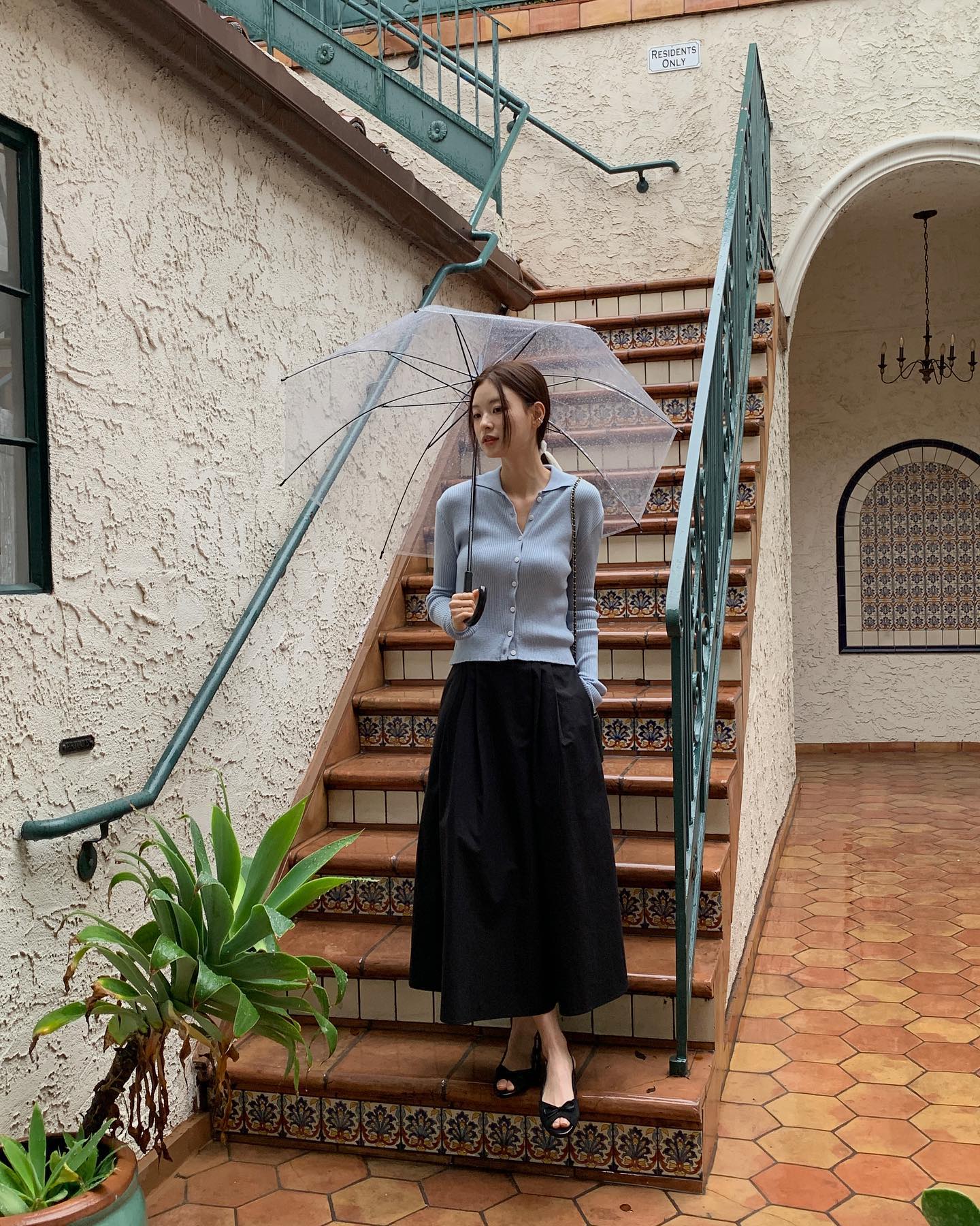 Cardigan được yêu thích khi trời trở lạnh, nhớ ngay 3 cách phối này để mặc đẹp suốt mùa - 5