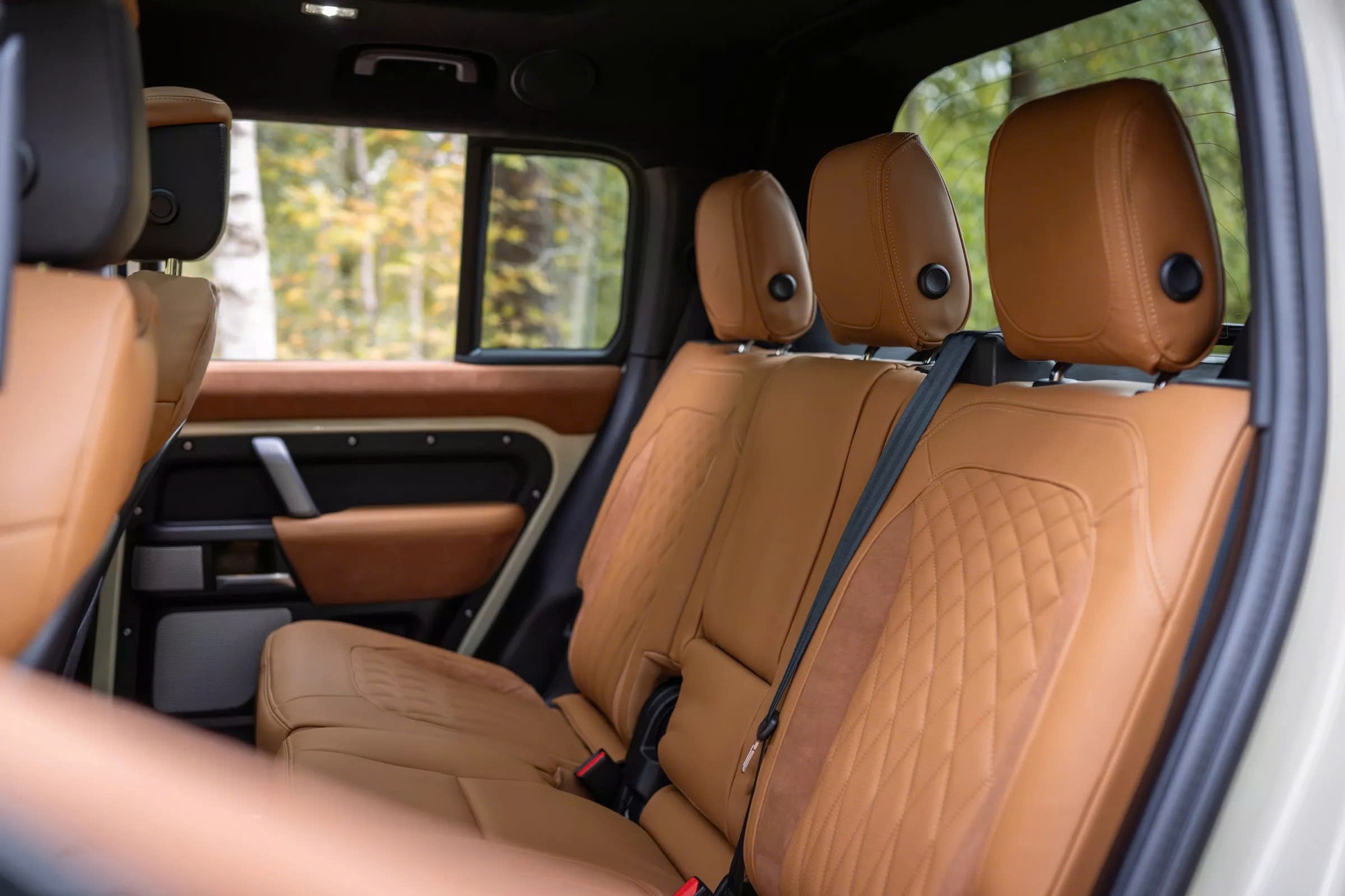 Defender bán tải đầu tiên trên thế giới: Riêng tiền độ gần bằng mua xe mới, mất 2-3 tháng để hoàn thành- Ảnh 12.