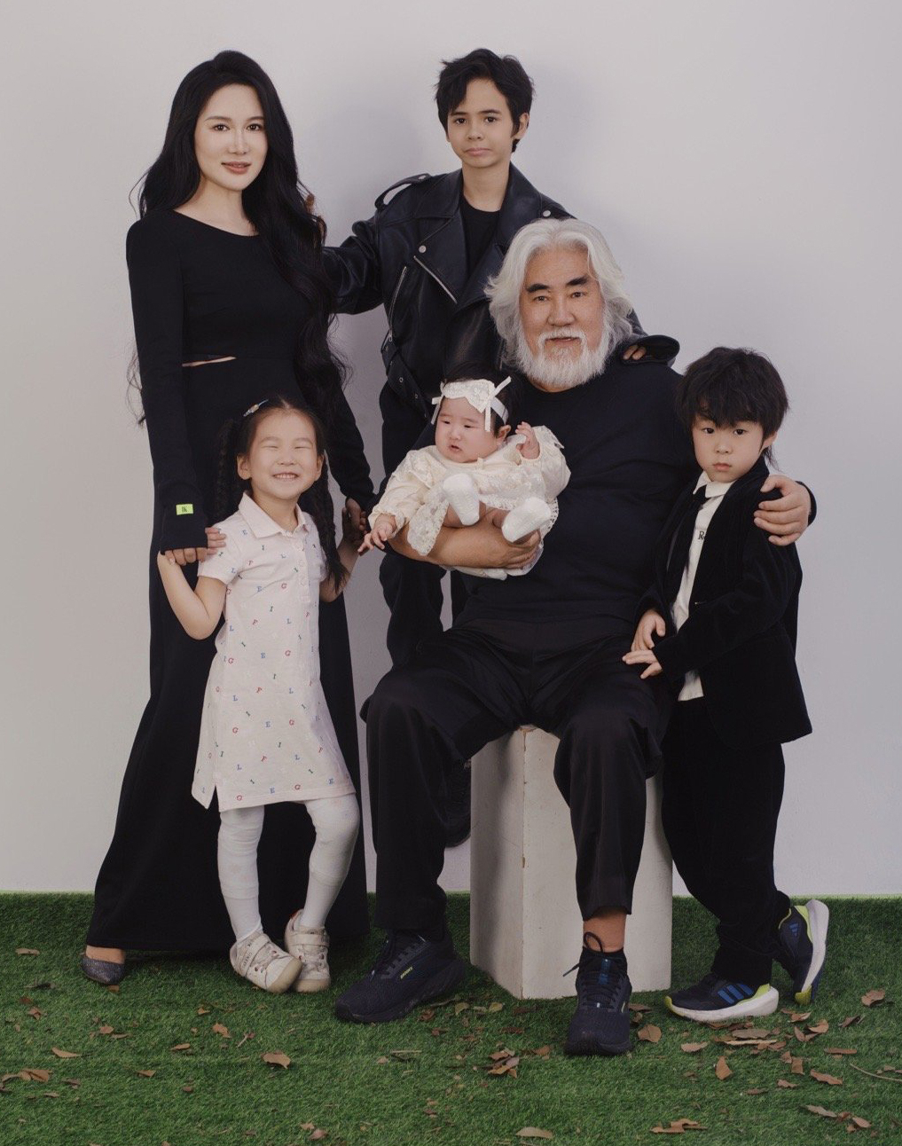 Gia đình Trương Kỷ Trung. Ảnh: Weibo