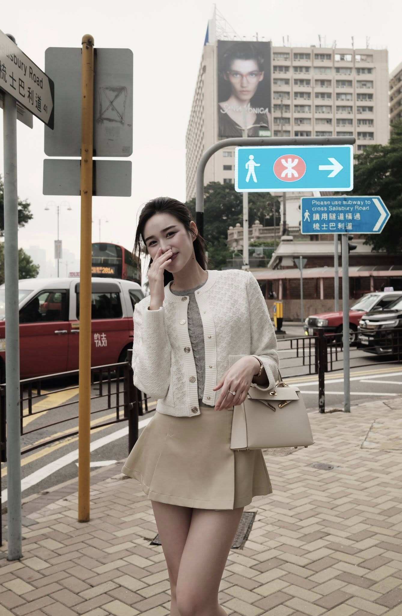 4 kiểu chân váy tối giản được nàng dâu hào môn “chọn mặt gửi vàng”, mặc thế nào cũng sang chảnh ngút ngàn - 3