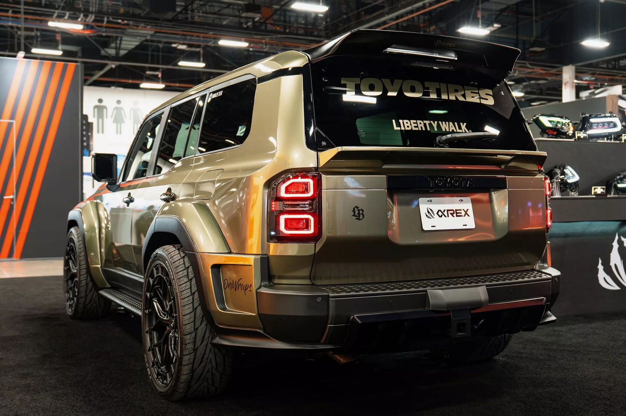 Nếu thấy Toyota Land Cruiser Prado chưa đủ hầm hố thì gói độ này có thể chiều được bạn: Thân rộng, bánh lớn hơn cả G 63- Ảnh 7.