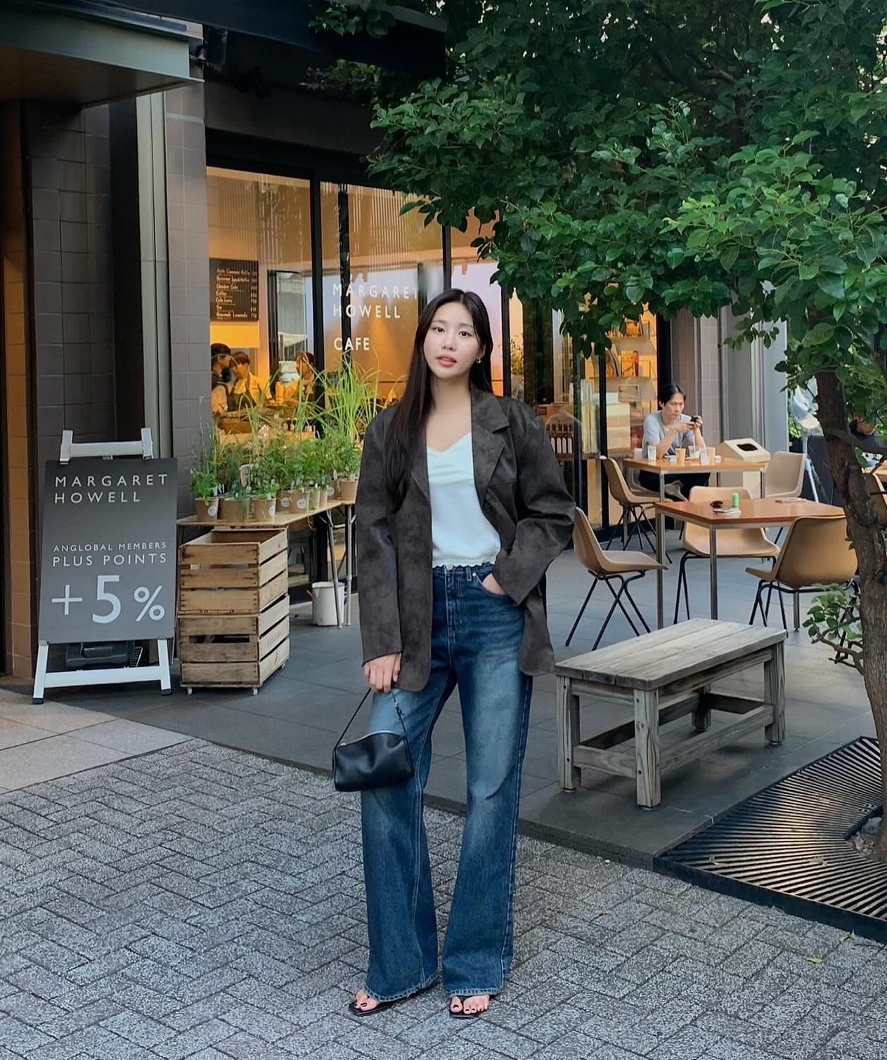 Mùa đông mặc gì cho đẹp? 4 mẫu quần ống rộng trendy, dễ phối mọi outfit mà ai cũng nên có trong tủ đồ - 1