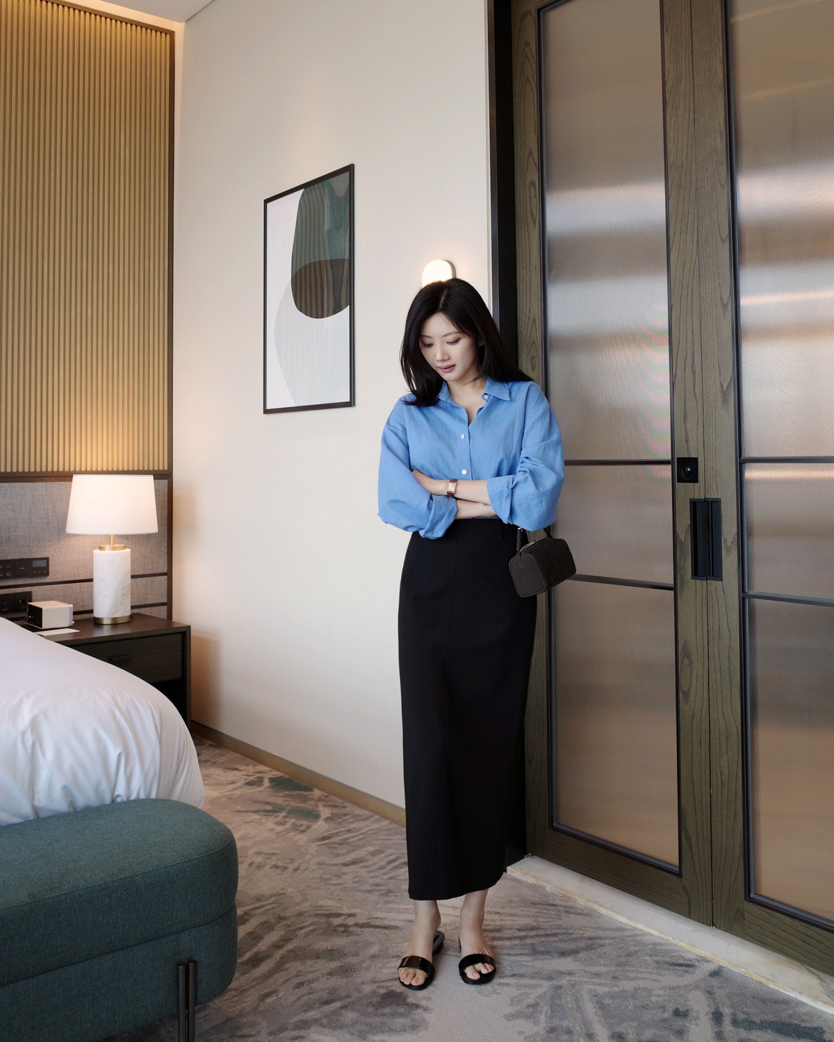 Chân váy siêu tôn dáng khi phối cùng áo sơ mi: 4 amp;#34;cặp bài trùngamp;#34; này đảm bảo thanh lịch, cuốn hút khỏi bàn - 15