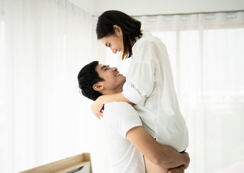 Sợ tìm hiểu lâu sẽ tốn kém nhiều tiền nên tôi quyết định ngỏ lời cầu hôn bạn gái. (Ảnh minh họa)