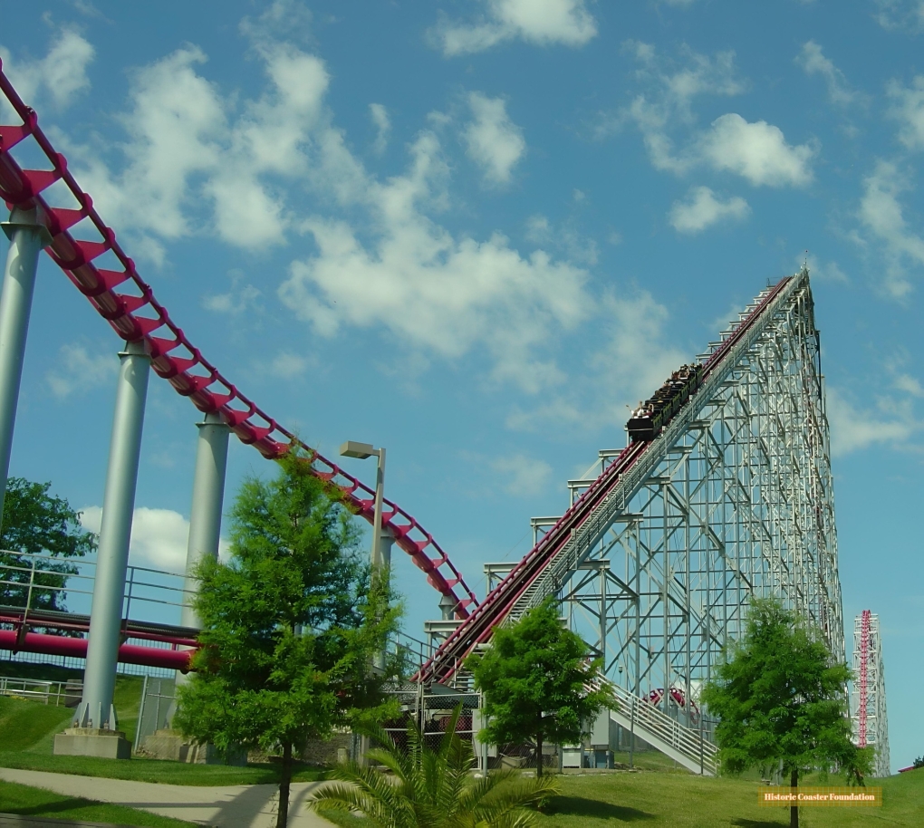 Trò tàu lượn siêu tốc Mamba ở công viên Worlds of Fun, thành phố Kansas, bang Missouri. Ảnh: Six Flags