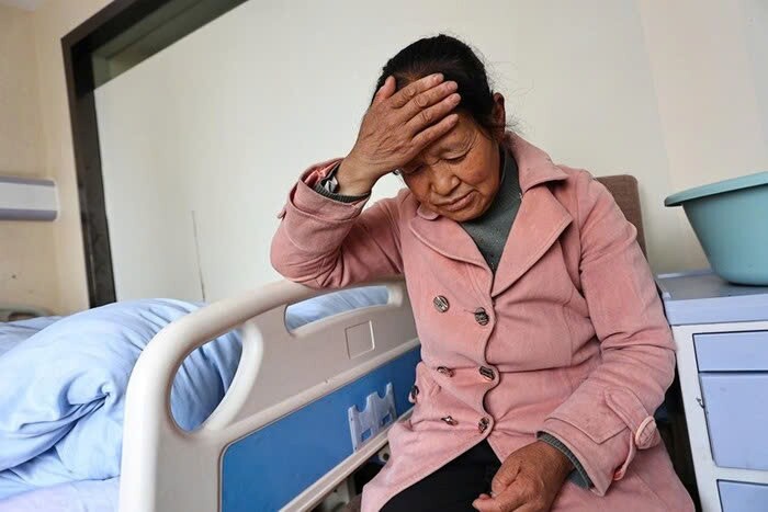 Bé gái khác lạ sau ca sinh khó, mẹ ruột bỏ đi, bà nội bán nhà cứu cháu, 5 năm sau cả làng sững sờ - 5